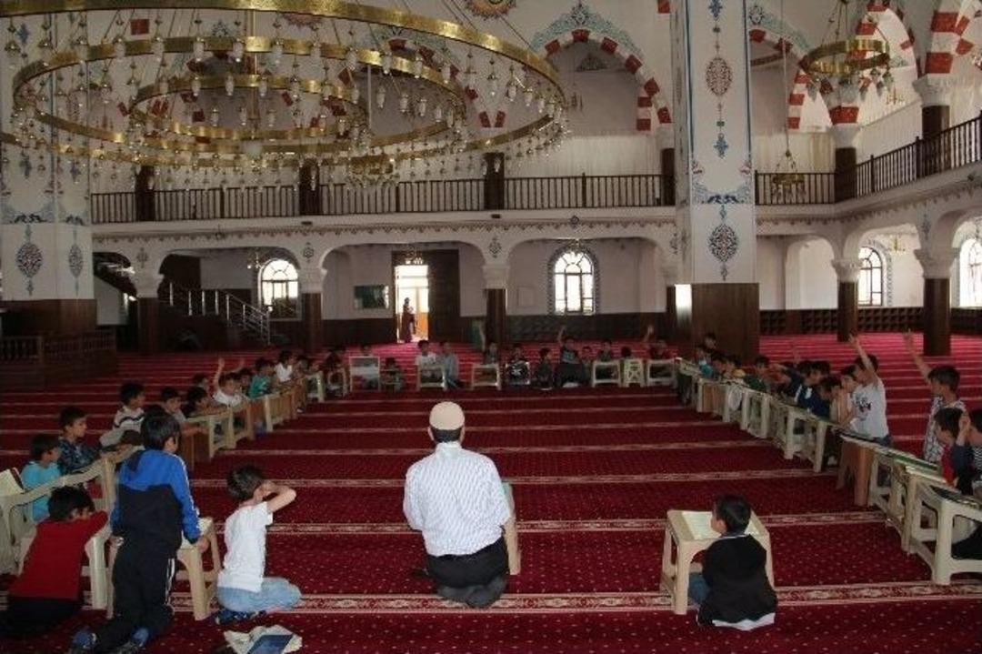 Van&rsquo;da Bin 700 Noktada 60 Bin &Ouml;ğrenciye Kur&rsquo;an Kursu