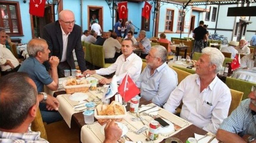 Başkan Kurt&rsquo;tan Muhtarlar Yemeğinde Birlik Vurgusu