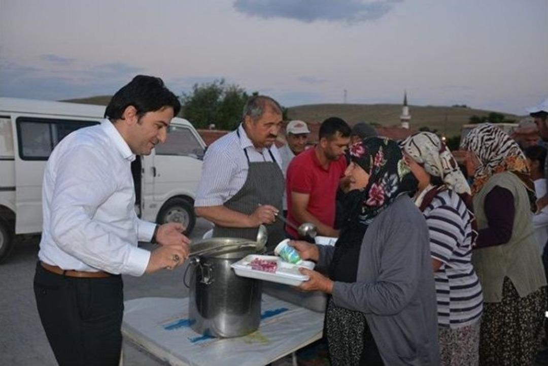 Seyitgazi&rsquo;de Bu Defa İftar Sofrası &Ouml;rencik Mahallesi&rsquo;nde Kuruldu