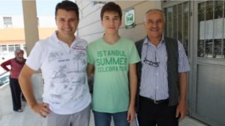 Burhaniyeli Ali Karadağ İl&ccedil;enin Gururu Oldu