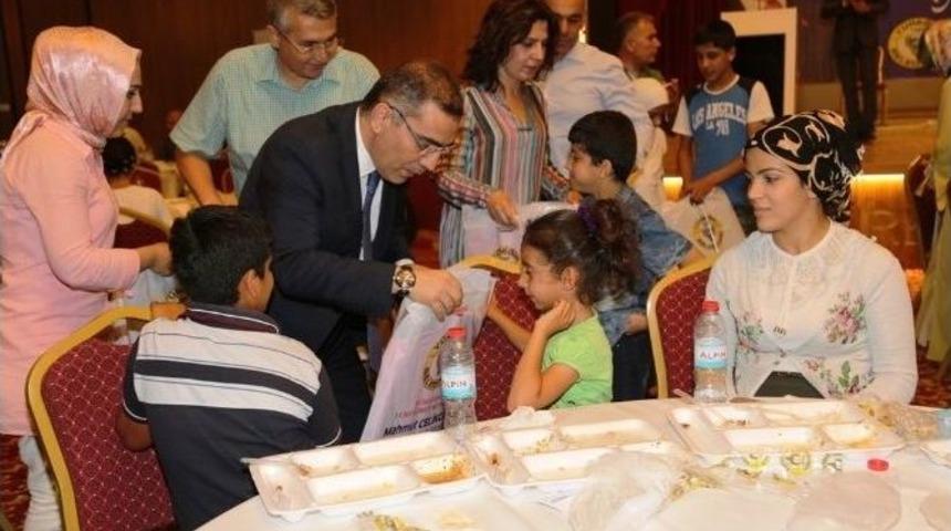 Başkan &Ccedil;elikcan Yetim &Ccedil;ocuklarla Orucunu A&ccedil;tı