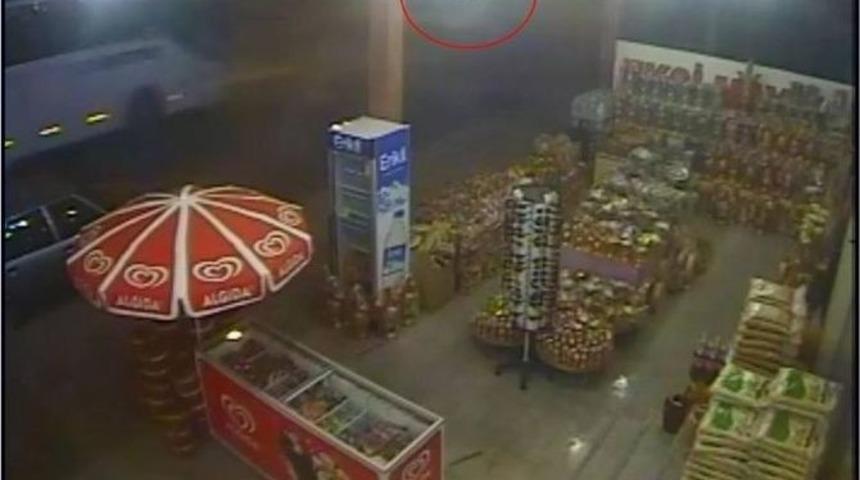 &Ouml;l&uuml;ml&uuml; Kaza G&uuml;venlik Kameralarına Yansıdı