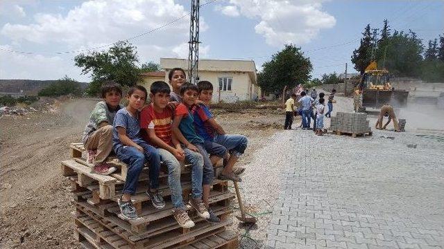 Musabeyli İlçesinde Kilit Taşı Döşemesi Sürüyor