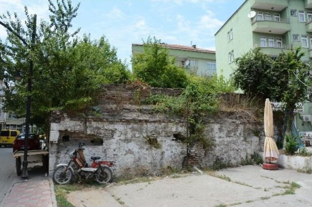 350 Yıllık Hamam Erik Bah&ccedil;esi Oldu