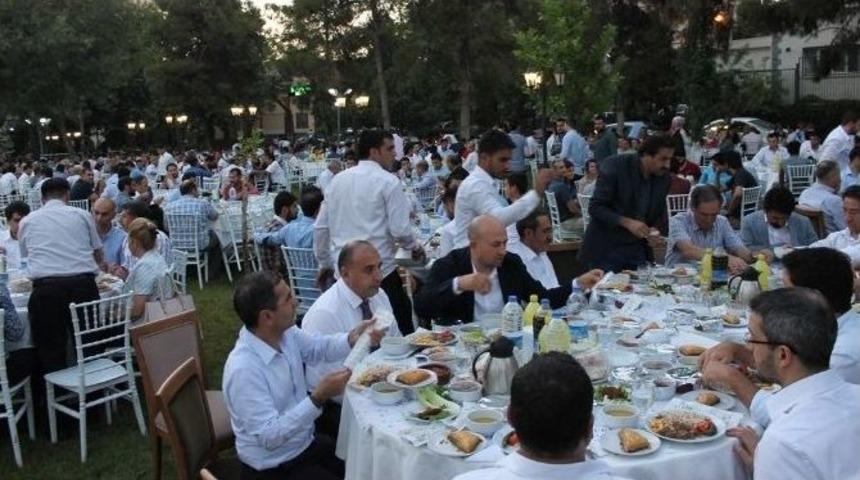 Dicle Elektrik &Ccedil;alışanları İftarda Buluştu