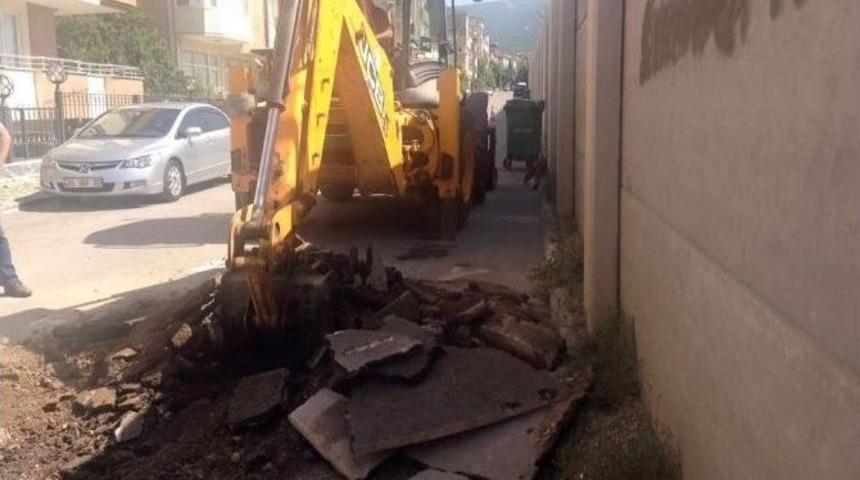 K&ouml;rfez&rsquo;de Yol Yenileme &Ccedil;alışmaları Devam Ediyor