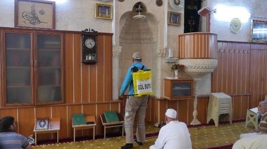 Haliliye Belediyesi&rsquo;nden İbadethanelere G&uuml;l Suyu