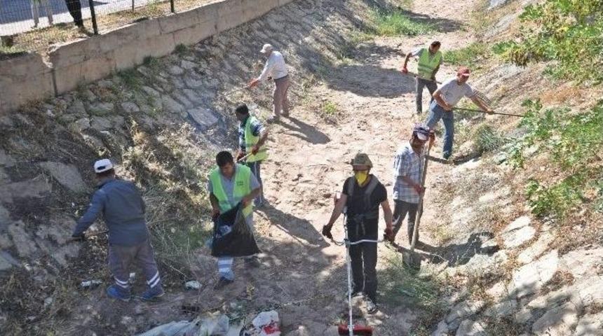 Derelerde Yaz Temizliği Devam Ediyor