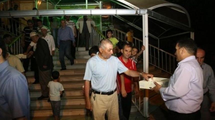 Başkan Memduh B&uuml;y&uuml;kkılı&ccedil;, Esenyurt Halkı İle Kucaklaştı