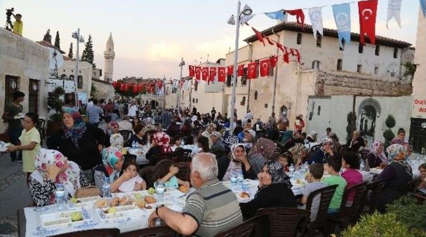 Tahmazoğlu Yetimlerle Bir Araya Geldi