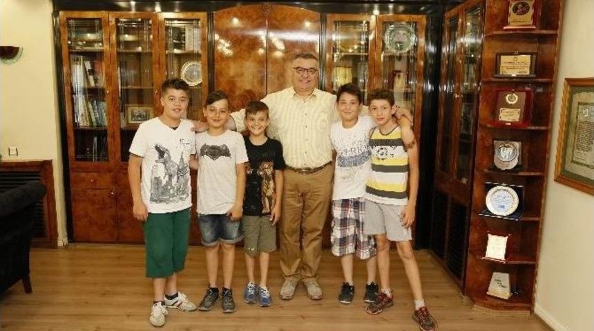 Başkan Kesimoğlu&rsquo;nun Minik Ziyaret&ccedil;ileri