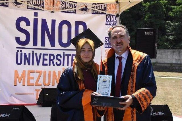 Sinop Üniversitesi’nde Mezuniyet Coşkusu