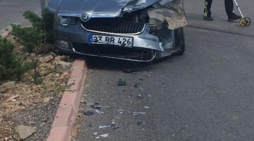 Elazığ&rsquo;da Trafik Kazası: 3 Yaralı