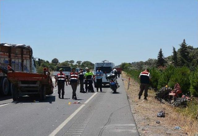 Kamyon Çarpan Traktör Parçalara Ayrıldı: 1 Ölü, 2 Ağır Yaralı