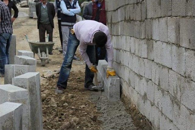 Başkale Belediyesi 46 Sokakta Parke Taşı &Ccedil;alışması Başlattı 1