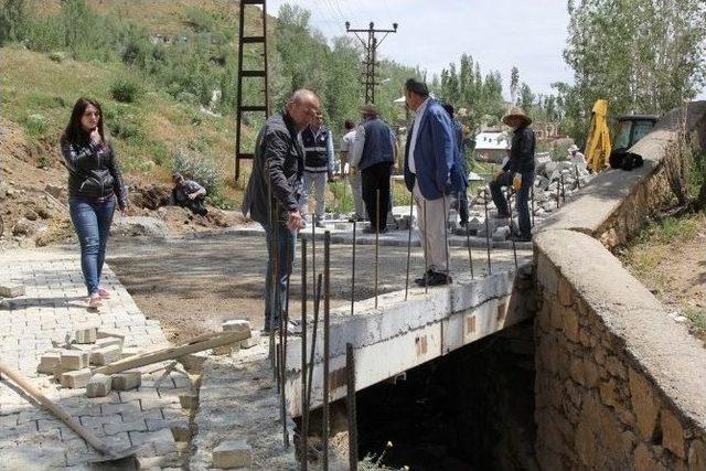 Başkale Belediyesi 46 Sokakta Parke Taşı &Ccedil;alışması Başlattı 2