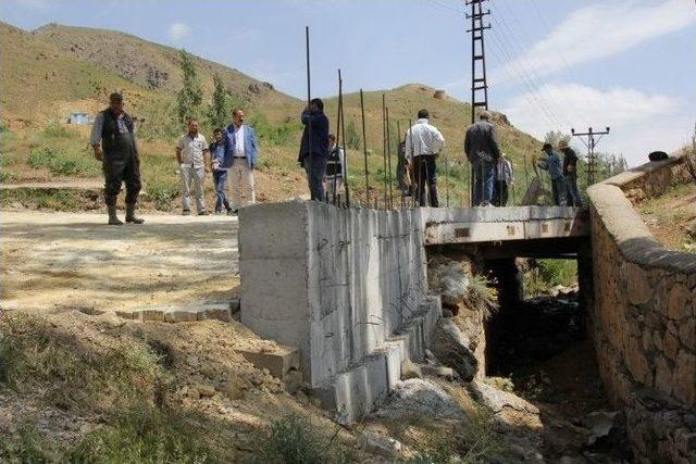 Başkale Belediyesi 46 Sokakta Parke Taşı &Ccedil;alışması Başlattı 3