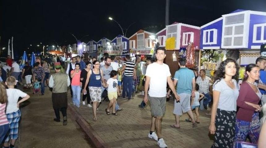 B&uuml;y&uuml;kşehir Belediyesi&rsquo;nin Ramazan Etkinliklerine Mersinlilerden Yoğun İlgi