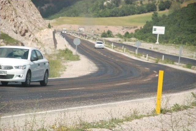 Tokat’ta Sıcak Hava Asfaltı Eritti