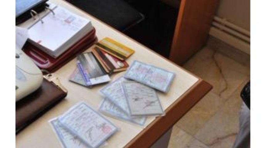 Yozgat&rsquo;ta Duyarlı Vatandaşlar Buldukları Kayıp Eşyaları Belediyeye Getiriyor