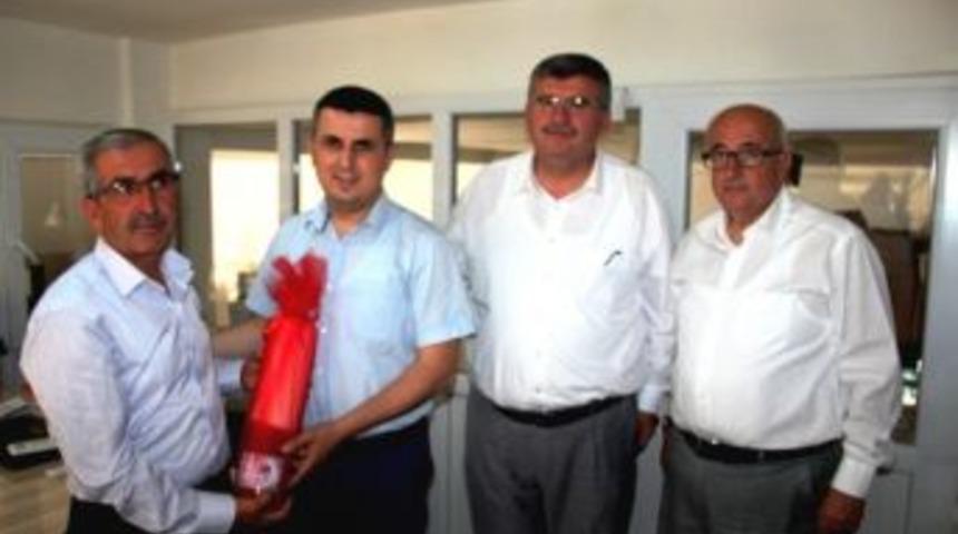 Kırmızı Dipli Mum Sarıg&ouml;l&rsquo;de