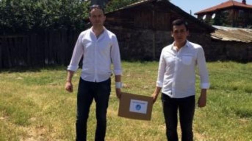 &Uuml;lk&uuml;c&uuml;ler İl&ccedil;e İl&ccedil;e Gezerek Yardımları Dağıtıyor