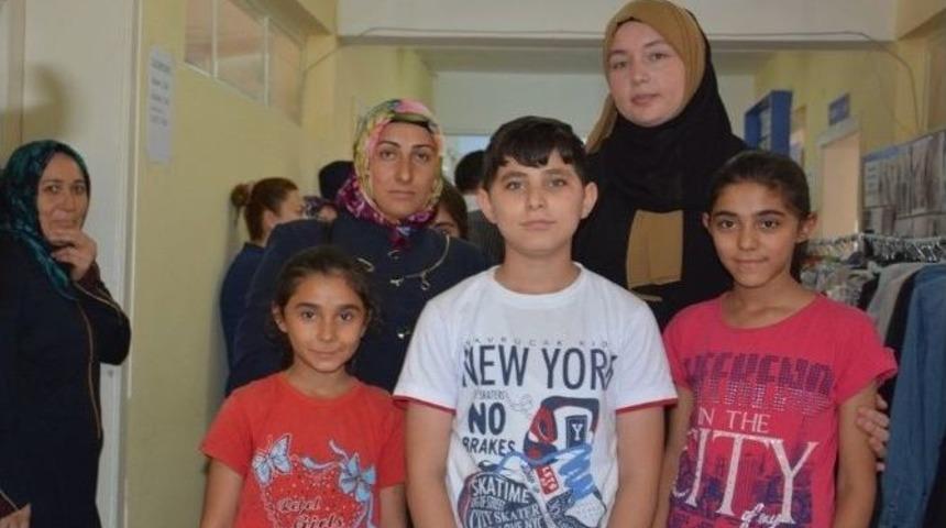 İhtiya&ccedil; Sahiplerinin Bayramlıkları Sosyal Marketten