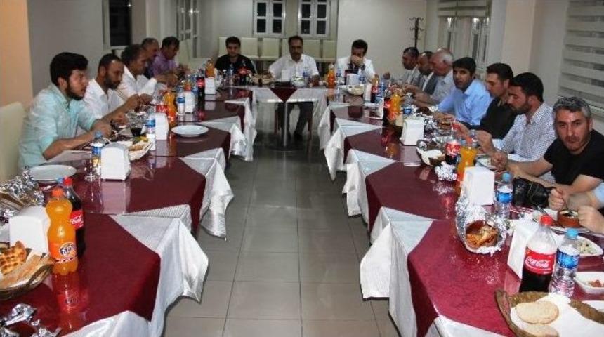 Iğdır &Uuml;niversitesi Rekt&ouml;r&uuml; Yılmaz Stk Temsilcileriyle İftarda Buluştu