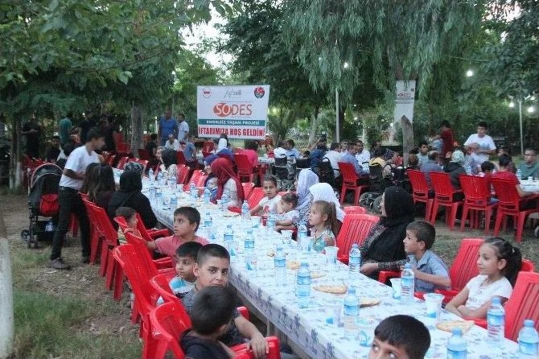 Cizre&rsquo;de Engelli Vatandaşlar İftarda Bir Araya Geldi