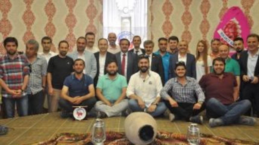 Fenerbah&ccedil;e, Aatıf İle &Ouml;n Anlaşma İmzaladı