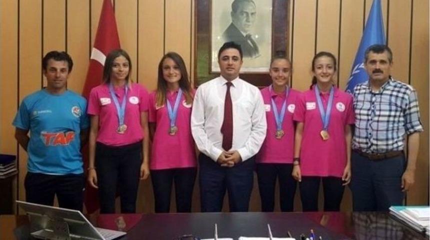 Şampiyon Atletlerden Kardaş&rsquo;a Ziyaret