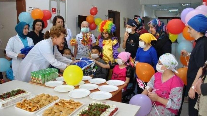 Ne&uuml; Meram Tıp Fak&uuml;ltesi &Ccedil;ocukların Y&uuml;z&uuml;n&uuml; G&uuml;ld&uuml;rd&uuml;