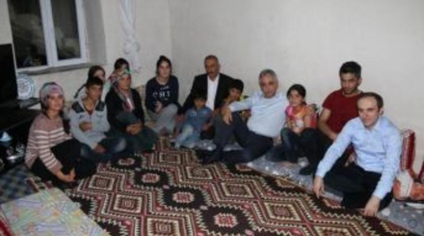 Vali Toprak, Demiryent Ailesine Konuk Oldu