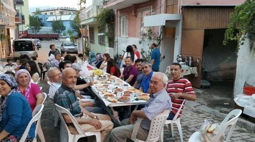 Muhtar &Ouml;l&uuml;nce, Gelenekleri Eşi Ayşe Teyze Yaşatmaya Başladı