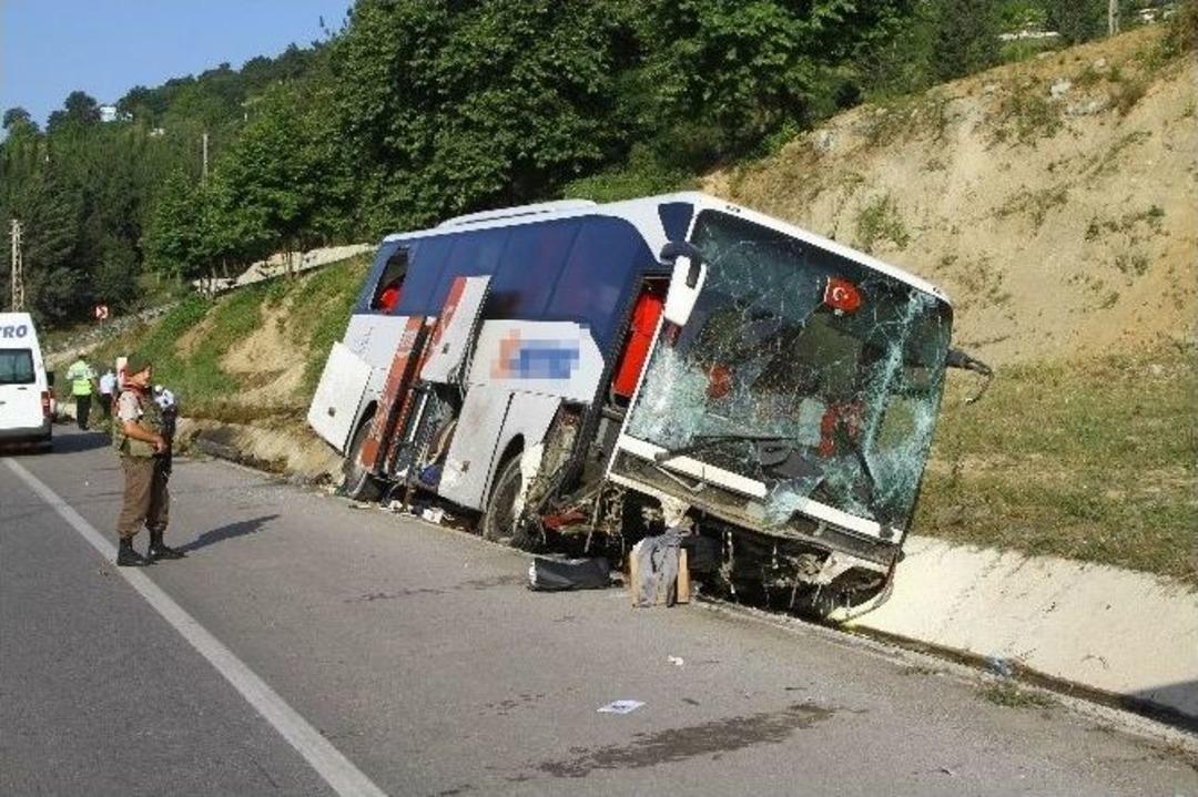 Samsun&rsquo;da Otob&uuml;s Ref&uuml;je &Ccedil;arptı: 40 Yaralı