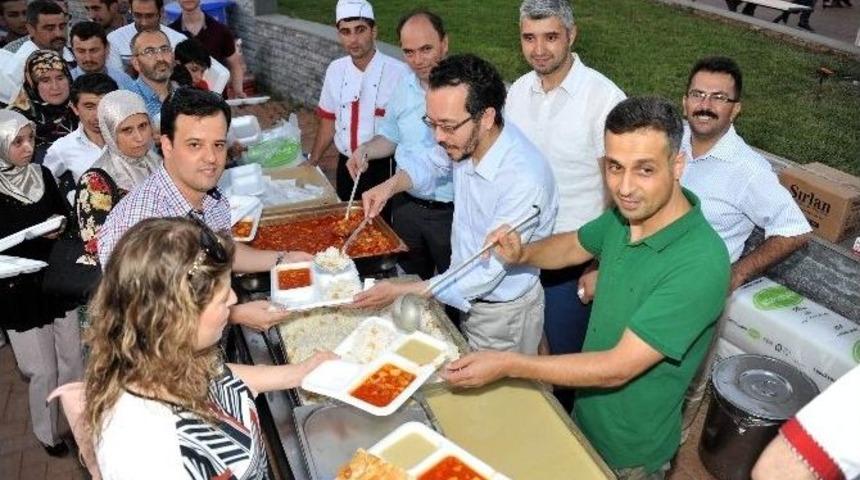 Ad&uuml; Rekt&ouml;r&uuml; Bircan, Geleneksel İftarda Personeli Ve Ailelerini Ağırladı