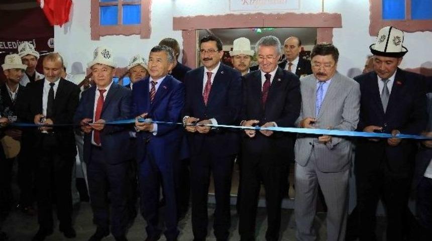 Manas Destanı&rsquo;nın Kahramanı Kırgızlar Dostluk R&uuml;zgarları Estirdi