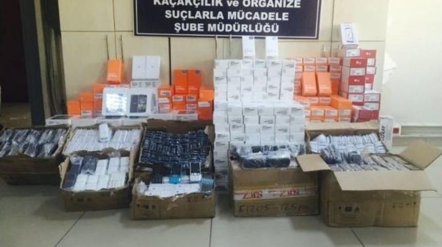 Van&rsquo;da 2 Bin 358 Adet Ka&ccedil;ak Cep Telefonu Ele Ge&ccedil;irildi