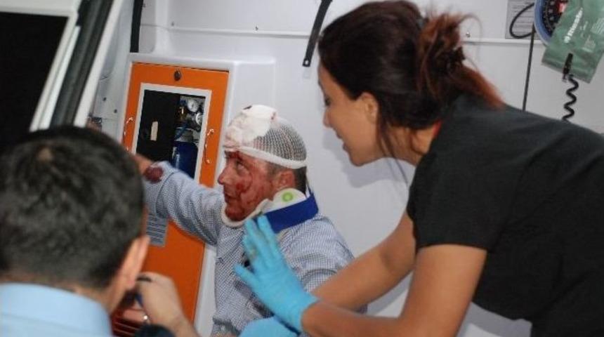 Adıyaman&rsquo;da İki Otomobil &Ccedil;arpıştı: 3 Yaralı