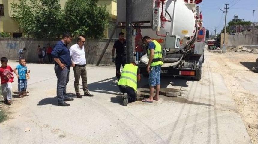 Tarsus&rsquo;ta Kanal Temizlik &Ccedil;alışmalarına Devam Ediliyor