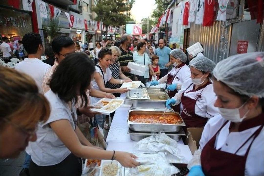 Karşıyaka &Ccedil;arşı&rsquo;da &lsquo;yery&uuml;z&uuml; Sofrası&rsquo;