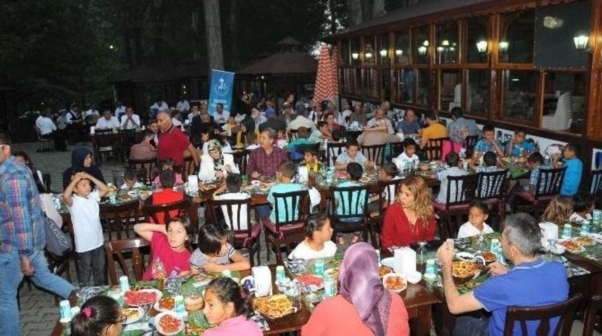 Huzurevi Sakinleri Ve Sevgi Evleri &Ccedil;ocukları İftarda Buluştu