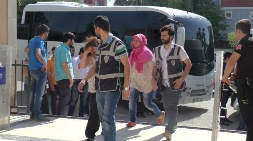 R&uuml;şvet Vermekten G&ouml;zaltına Alınan 25 Sağlık &Ccedil;alışanı Adliyeye Sevk Edildi