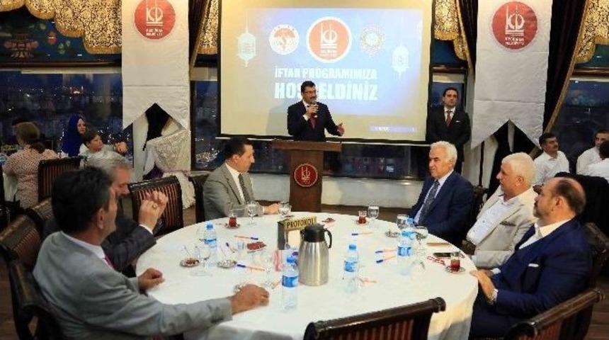 Ke&ccedil;i&ouml;ren Esnafı İftarda Bir Araya Geldi