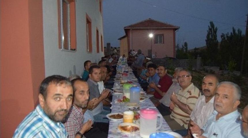 Ak&ccedil;adağ&rsquo;da İftar Programı D&uuml;zenlendi