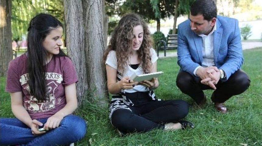 Şanlıurfa&rsquo;da Parkta &Uuml;cretsiz İnternet D&ouml;nemi Başladı