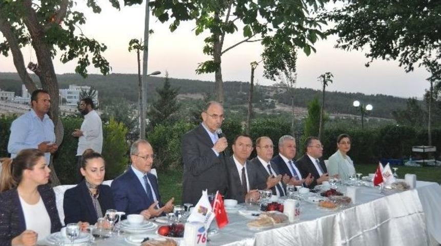 Top&ccedil;uoğlu Otomotiv &Ccedil;alışanları İftarda Buluştu