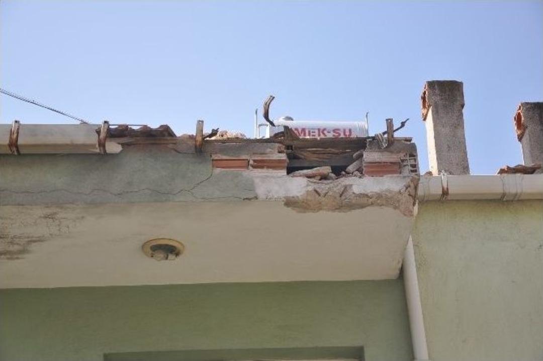 İzmir&rsquo;de Roketli Saldırının Ardından