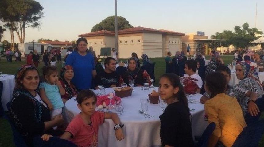 Serik Belediyesi&rsquo;nden &Ouml;ks&uuml;z Ve Yetimlerle İftar Yemeği