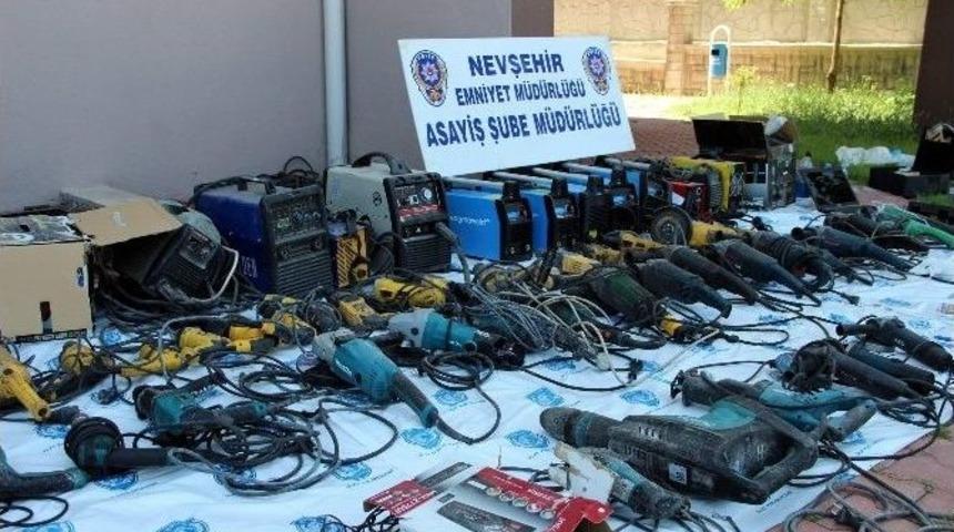 Hırsızlar Kaza Yapınca Yakayı Ele Verdi